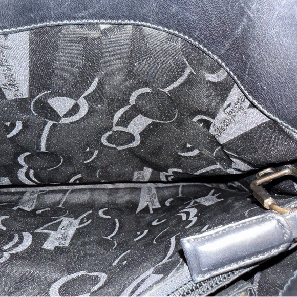 Stunning Salvatore Ferragamo Leather Shoulder Bag - Picture 9 of 13